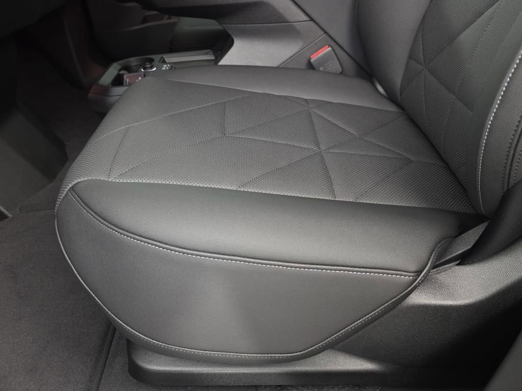 Used 2026 Storm Bay Metallic BMW xDrive60 image 28