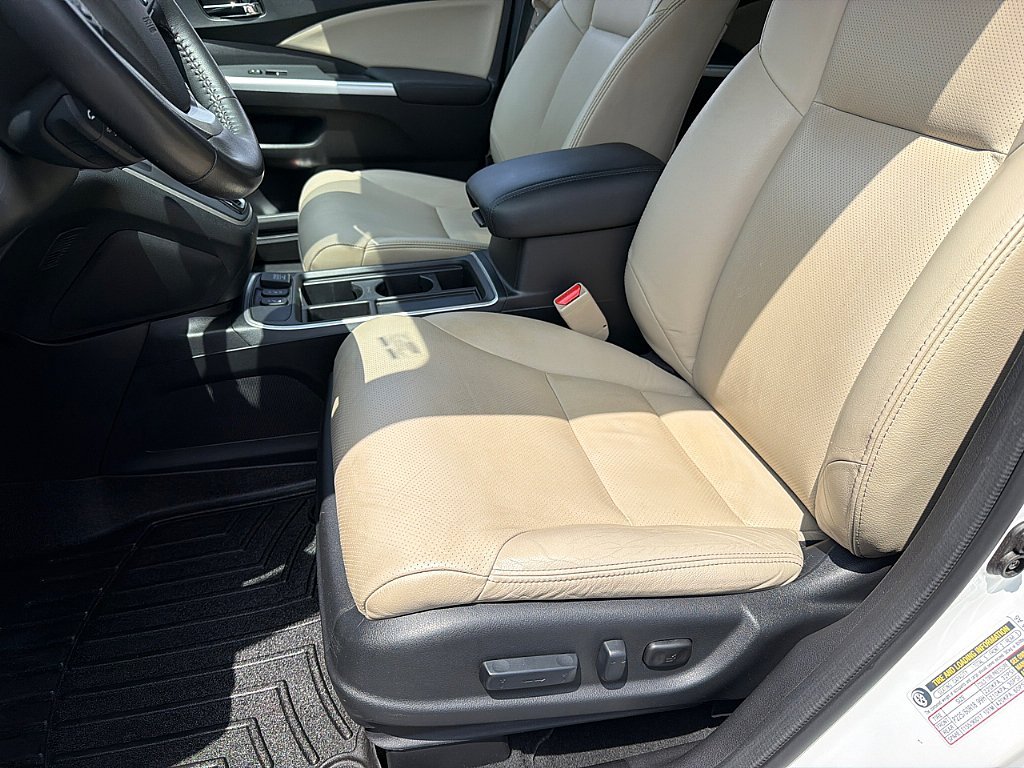 Used 2016 Diamond White Pearl Honda Touring image 11