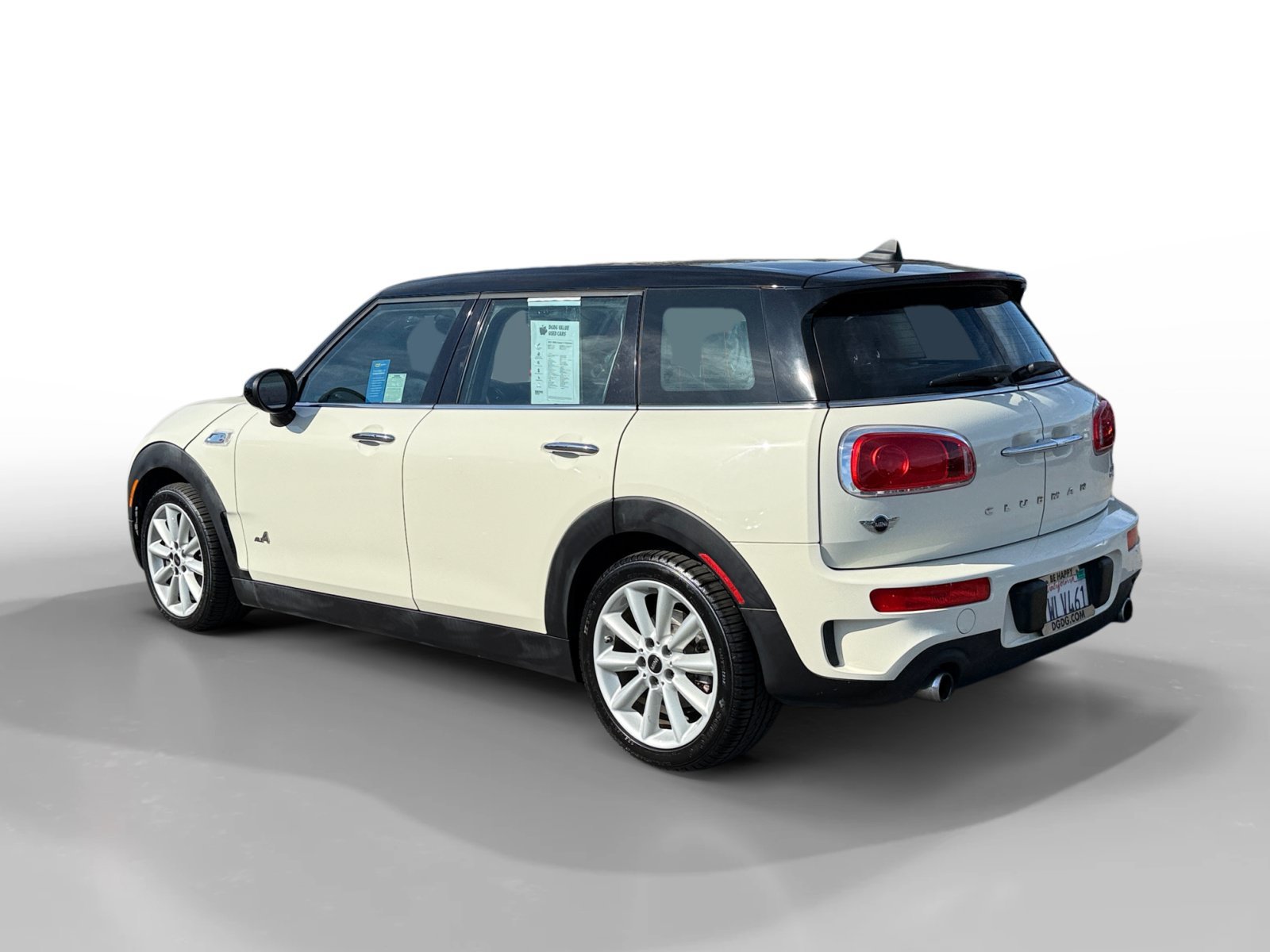 Used 2017 Pepper White MINI Clubman image 3