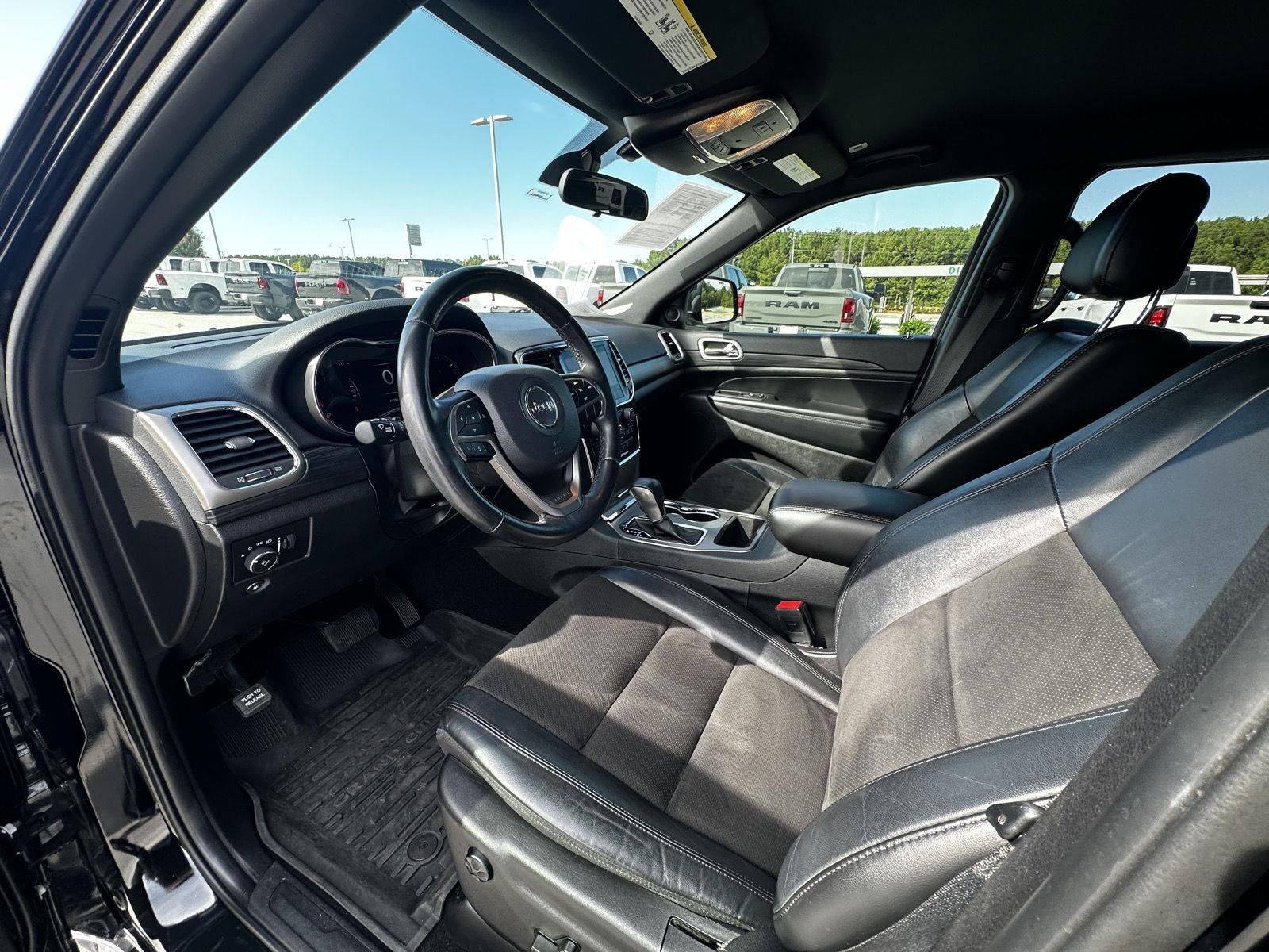 Certified Used 2021 Diamond Black Crystal Pearlcoat Jeep Laredo X image 3