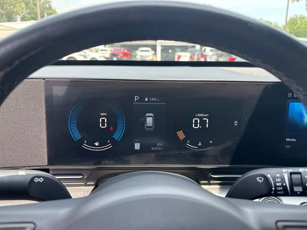 Used 2025 Gray Hyundai SEL image 25