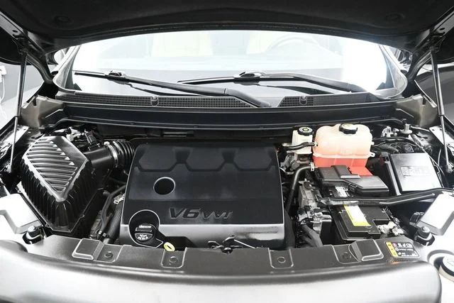 Used 2019 Black Buick Essence image 35