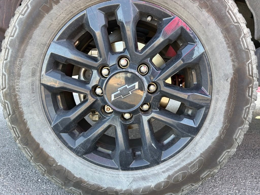 Used 2025 Gray Chevrolet Custom image 27