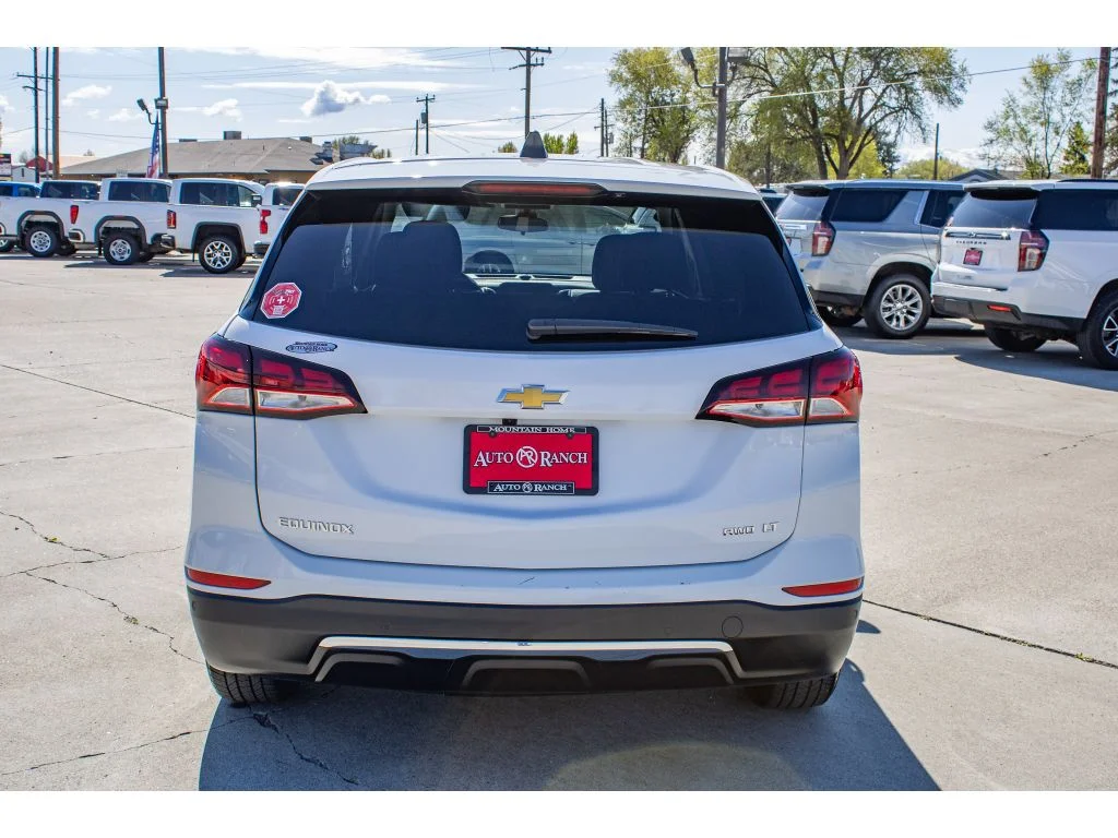 Used 2024 Summit White Chevrolet LT image 7
