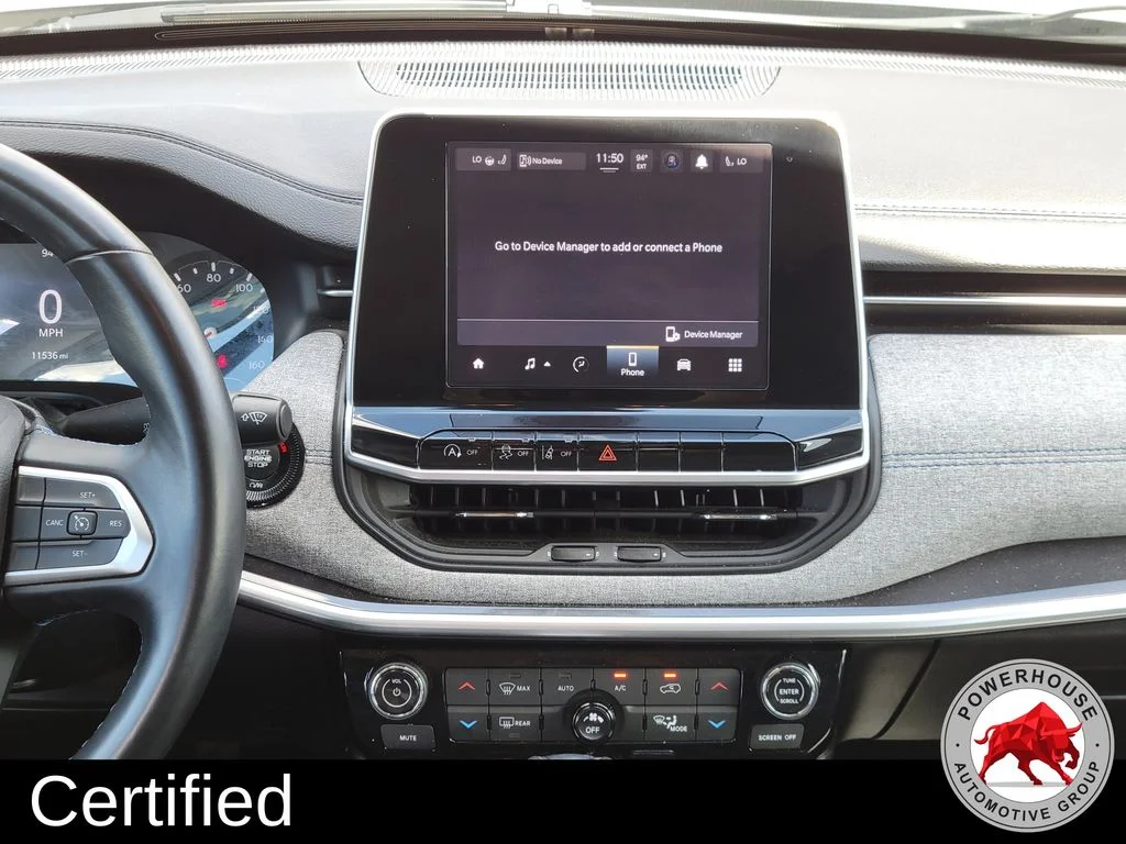 Used 2022 Silver Jeep Latitude image 23