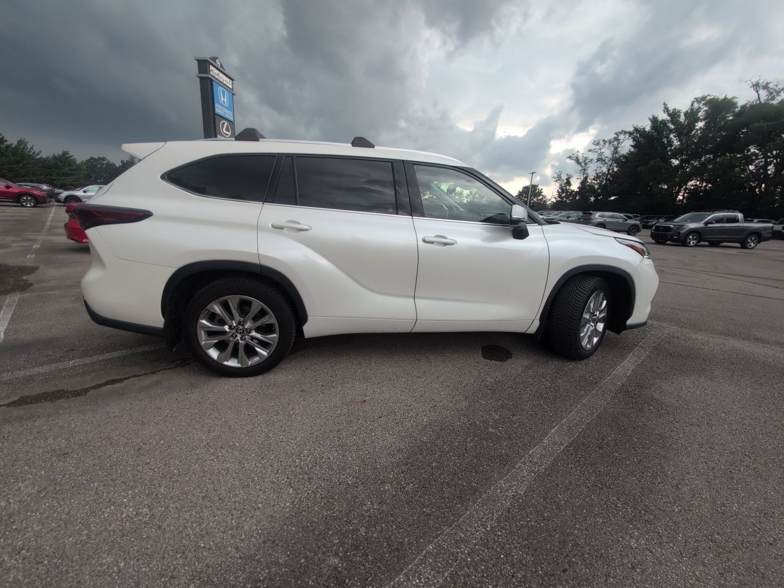 Used 2020 Blizzard Pearl Toyota Limited image 28