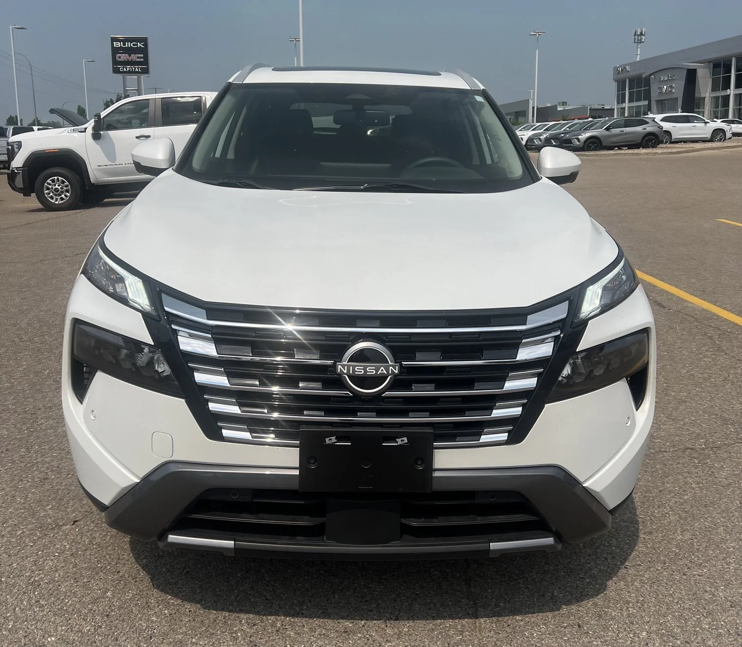 Used 2024 White Nissan SL AWD image 8