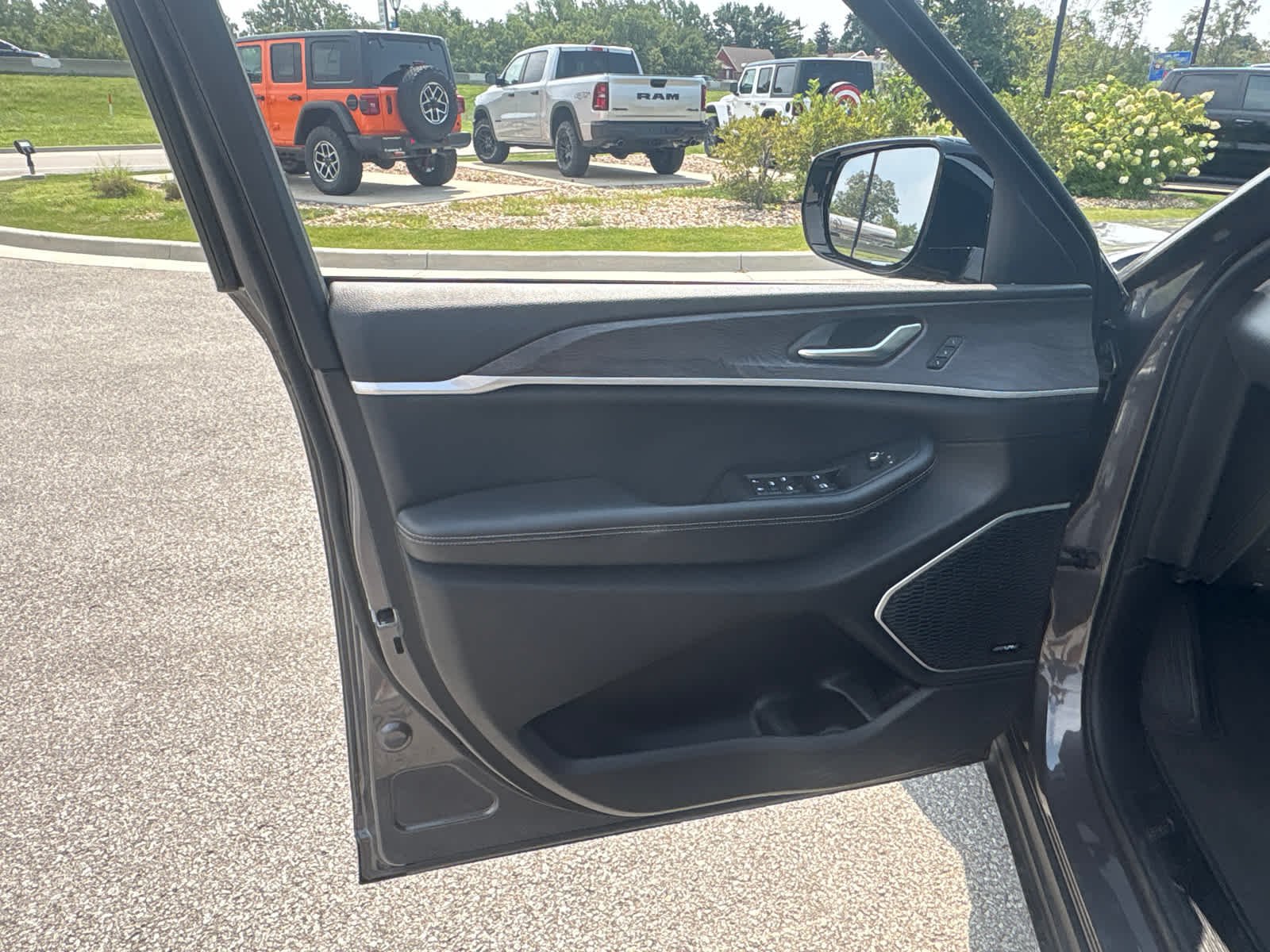 Used 2022 Baltic Gray Metallic Clearcoat Jeep  image 19