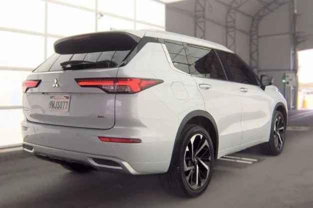 Used 2024 White Mitsubishi SEL image 2
