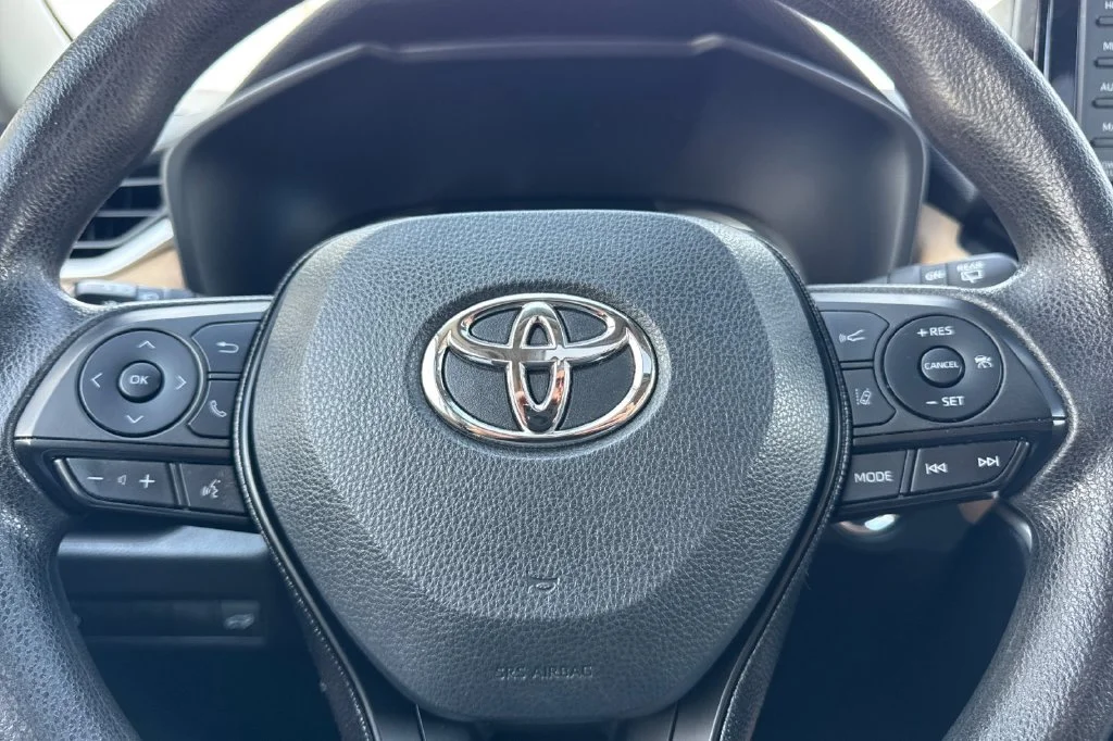 Used 2021 Super White Toyota XLE image 28