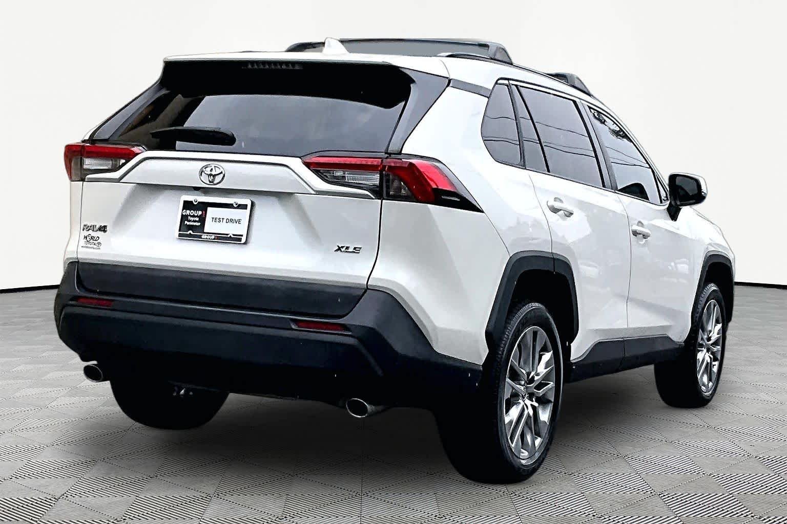 Used 2022 Blizzard Pearl Toyota XLE Premium image 13