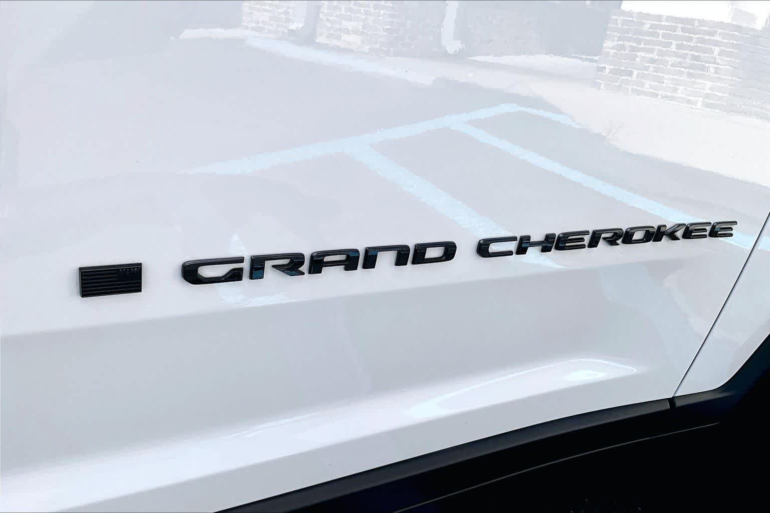 Used 2025 Bright White Clearcoat Jeep Altitude X image 10