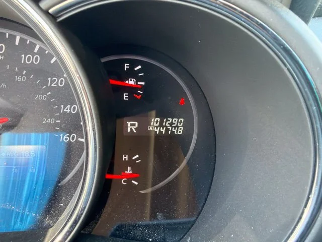 Used 2014 Gray Nissan SL image 17