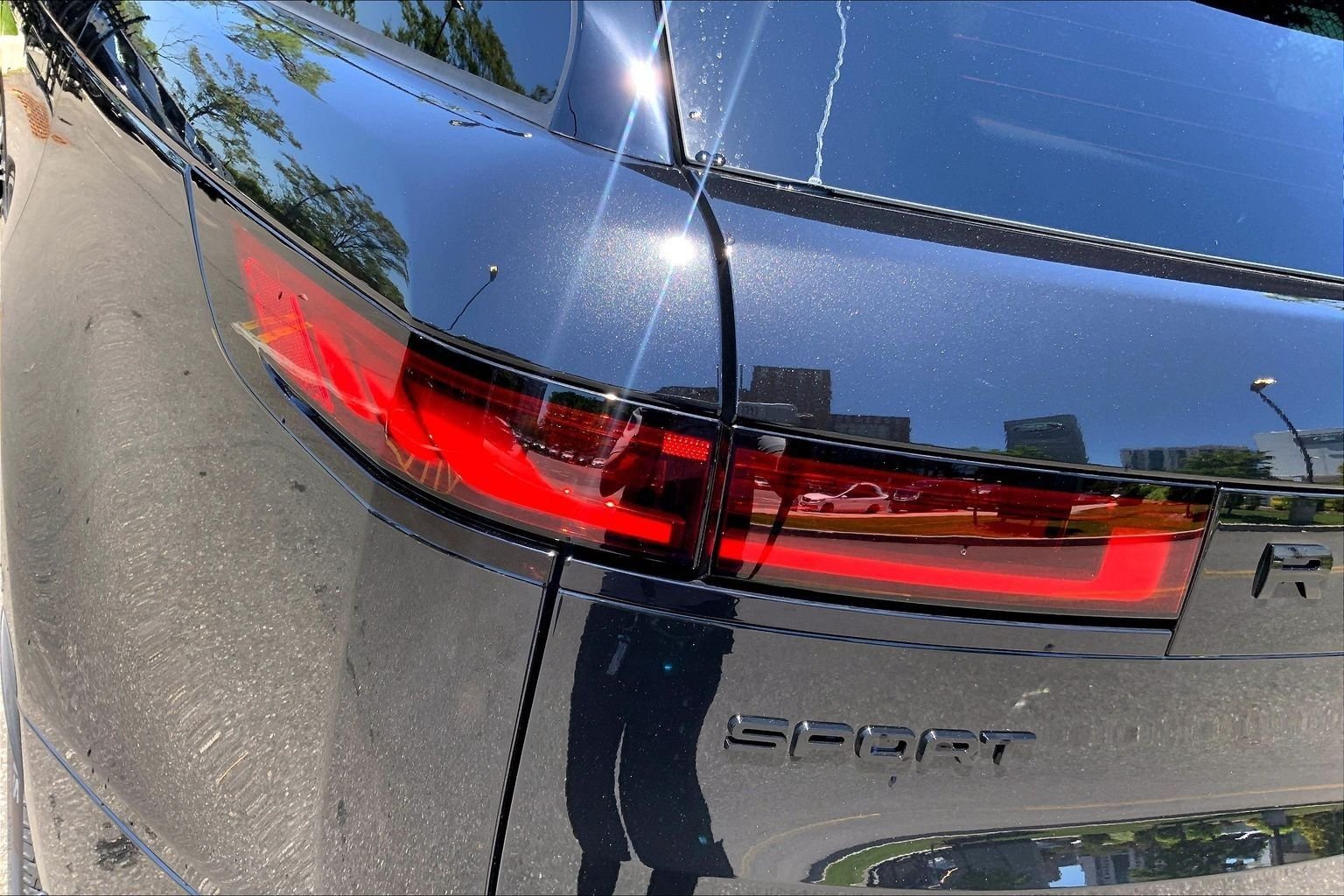 New 2026 Santorini Black LAND ROVER Dynamic SE image 14