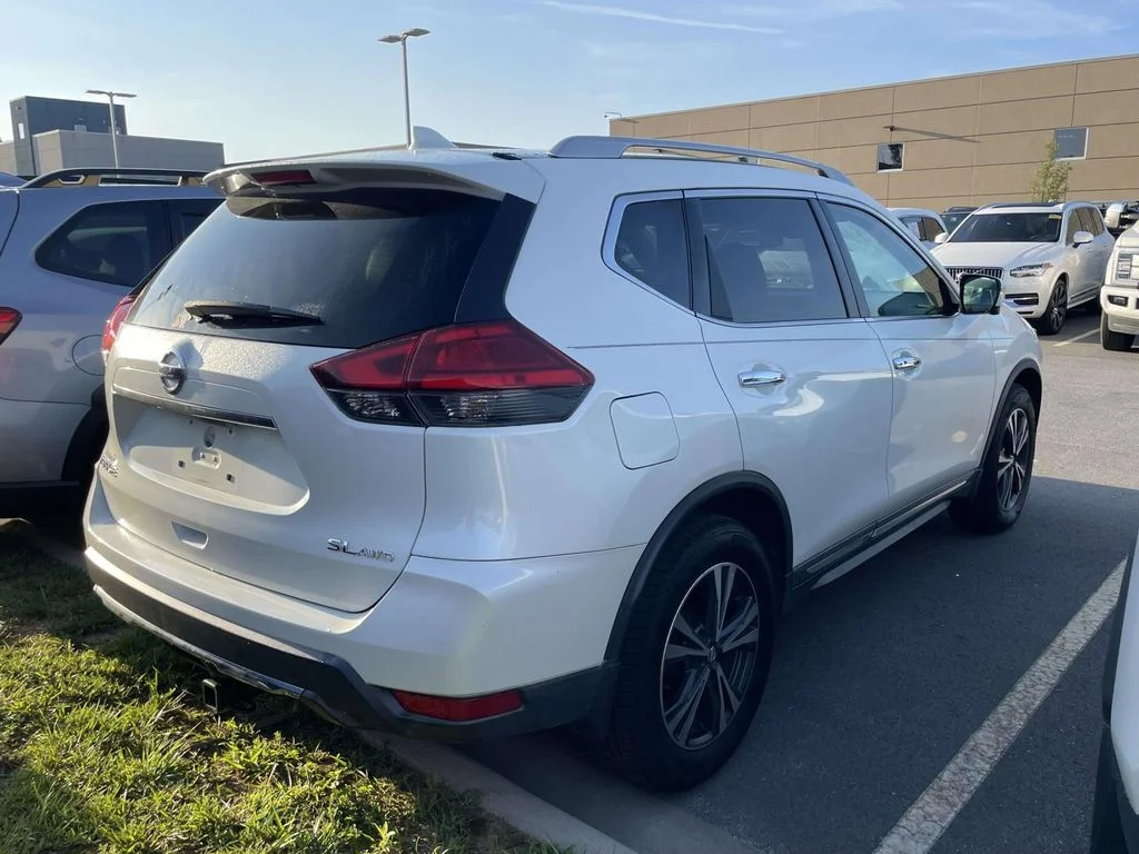 Used 2017 Pearl White Nissan SL image 4