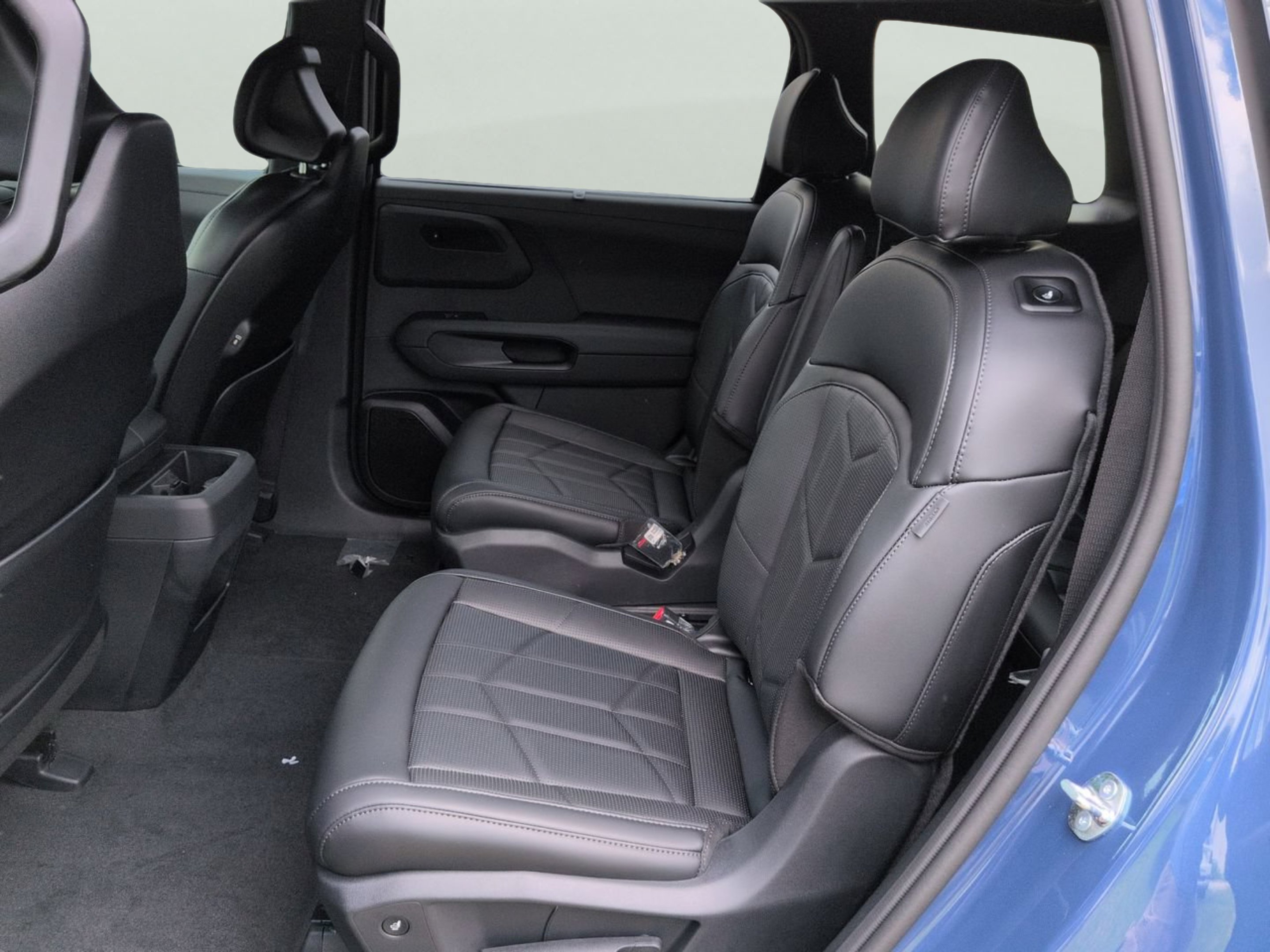 New 2027 Midnight Lake Blue Kia X-LINE SX image 13