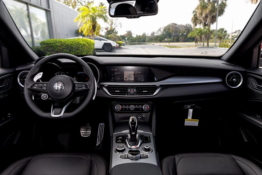 New 2025 White Alfa Romeo Base image 30