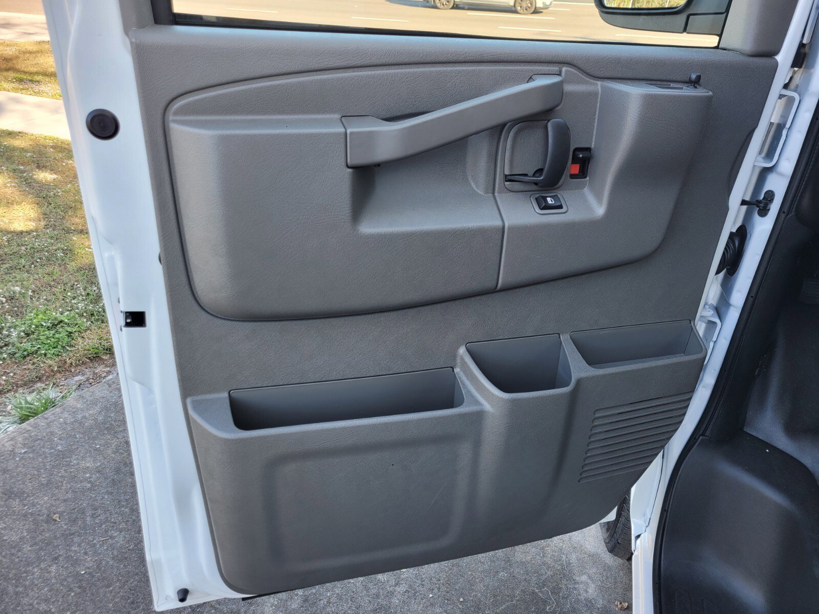 2025 Chevrolet Express Cargo Work Van - Photo 19