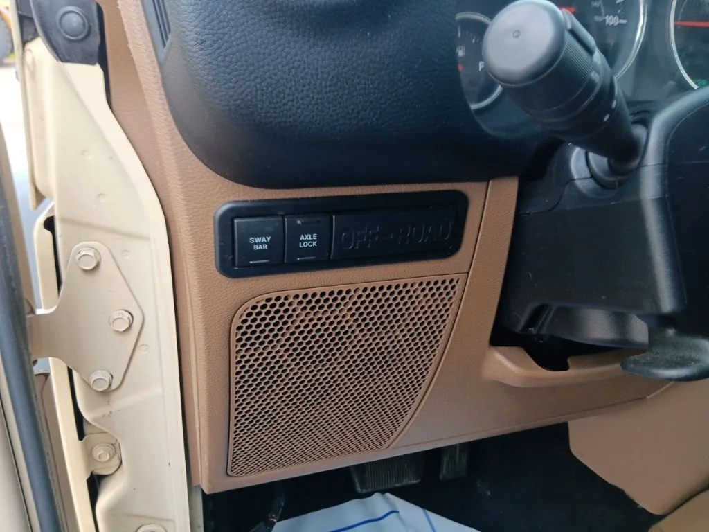 Used 2011 Sahara Tan Clearcoat Jeep Unlimited Rubicon image 26
