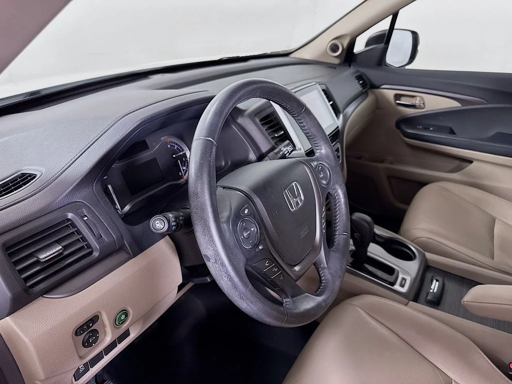 Used 2017 White Diamond Pearl Honda EX-L image 9