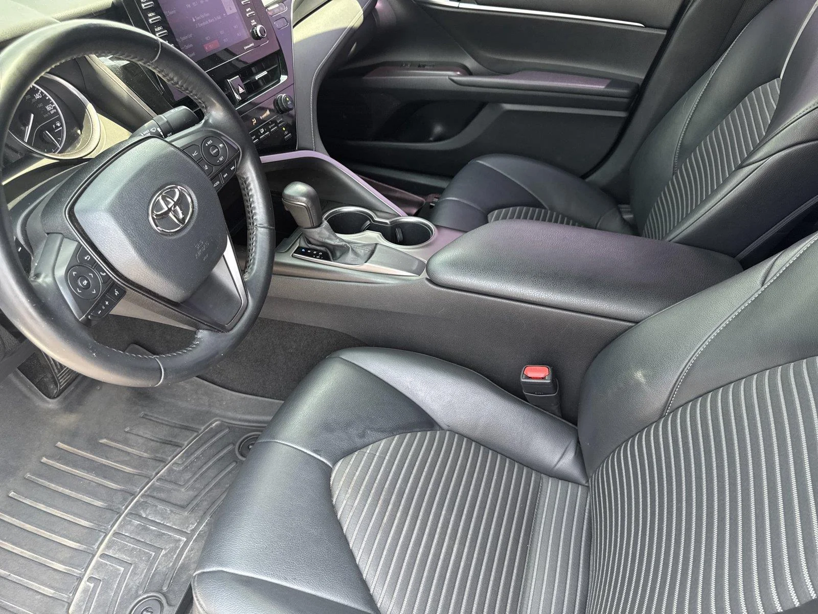 Used 2021 Super White Toyota SE Nightshade image 10