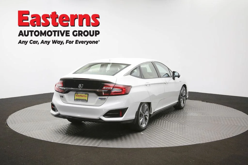 Used 2018 White Honda Touring image 38