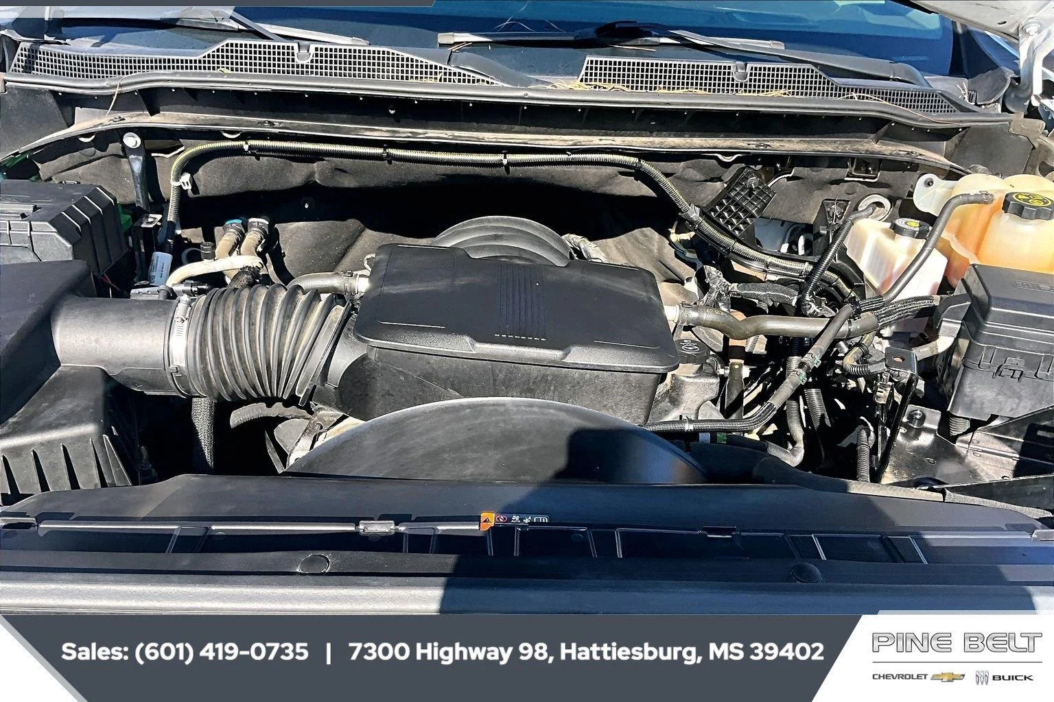 Used 2021 Summit White Chevrolet Custom image 9