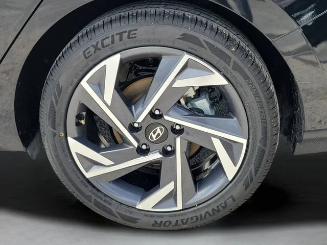 Used 2025 Black Hyundai Limited image 12