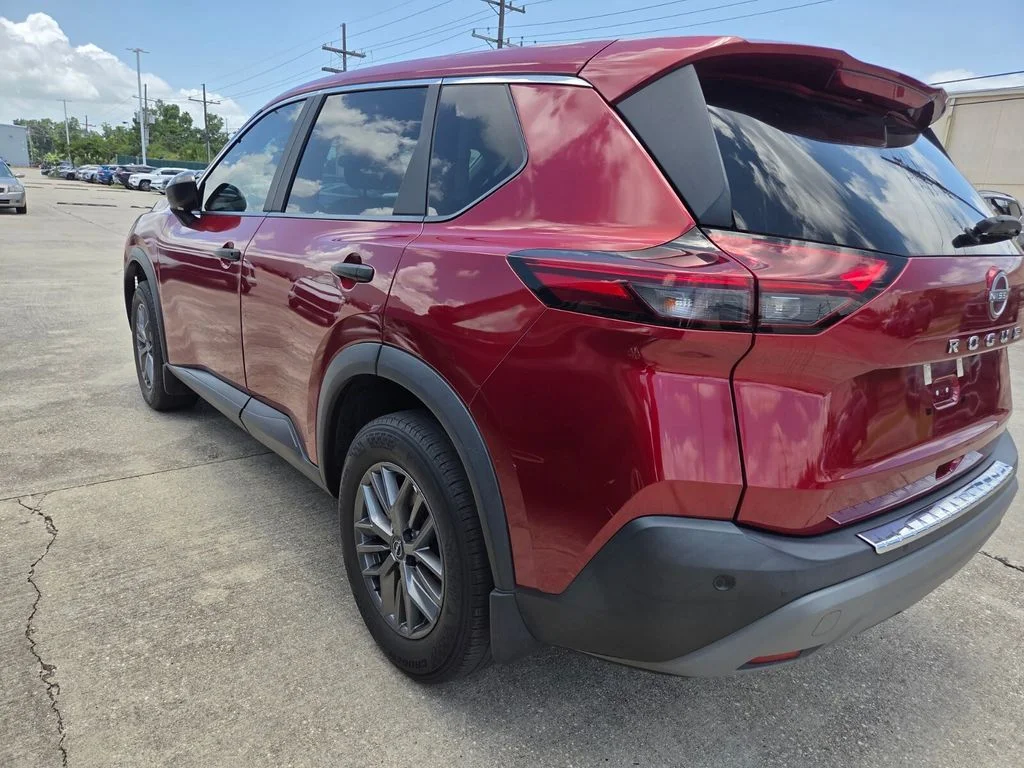 Used 2023 Red Nissan S image 6