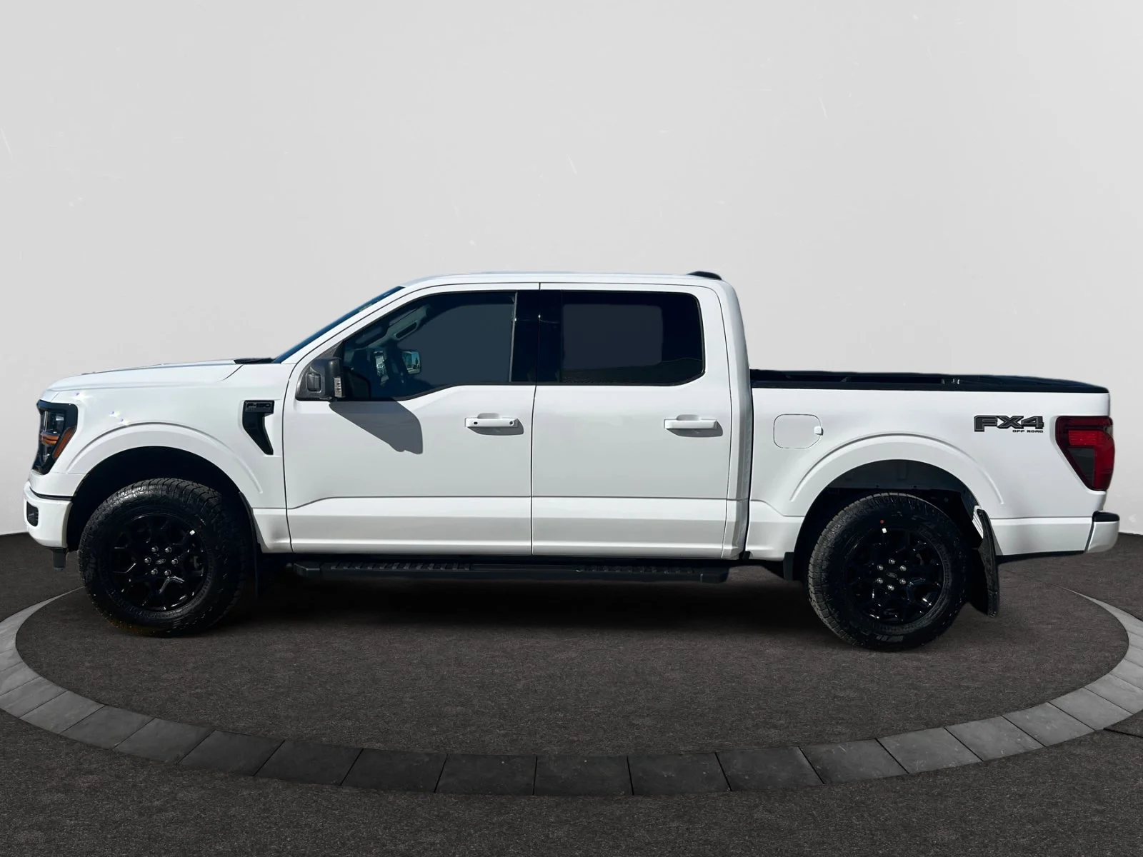 New 2026 Oxford White Ford XLT image 2