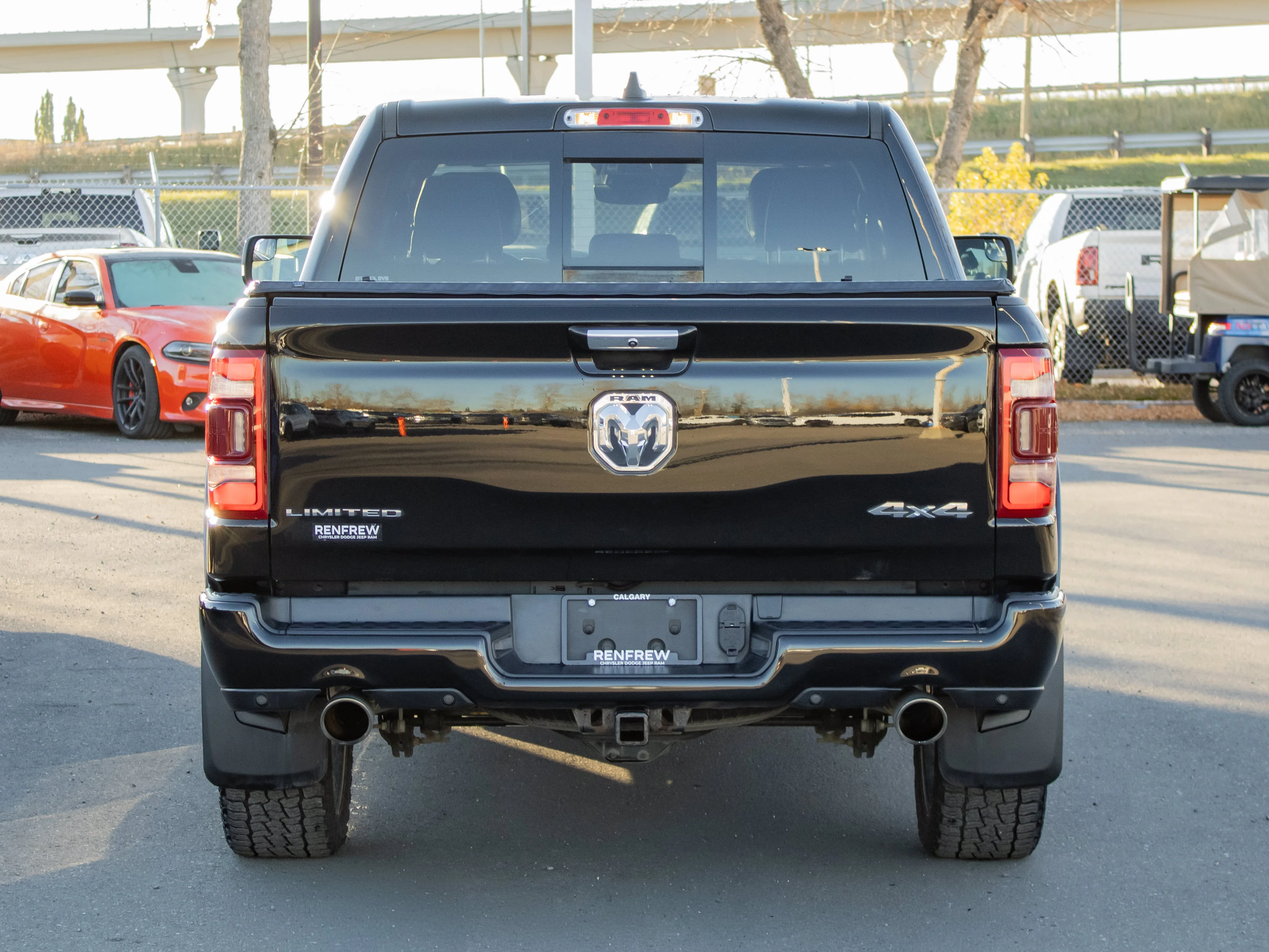 Used 2022 Black RAM Limited* Crew Cab 4x4, 4-Corner Air Suspension, Heated/Ventilated Seats & Wheel, Power Running Board image 14