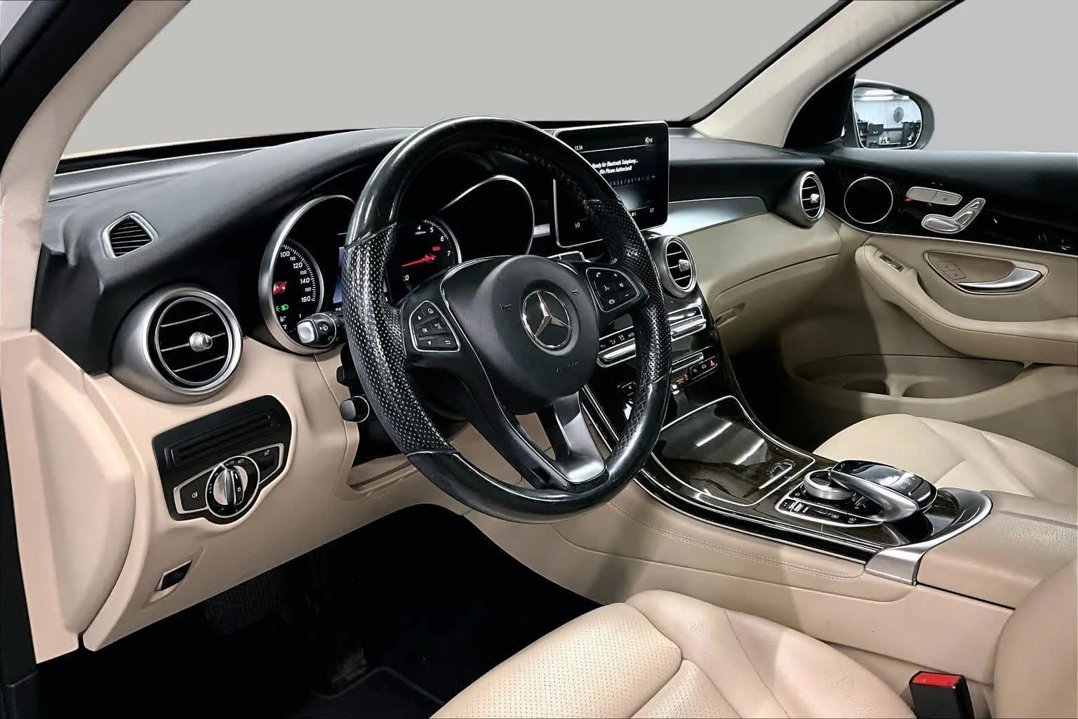 Used 2016 Polar White Mercedes-Benz GLC 300 image 17
