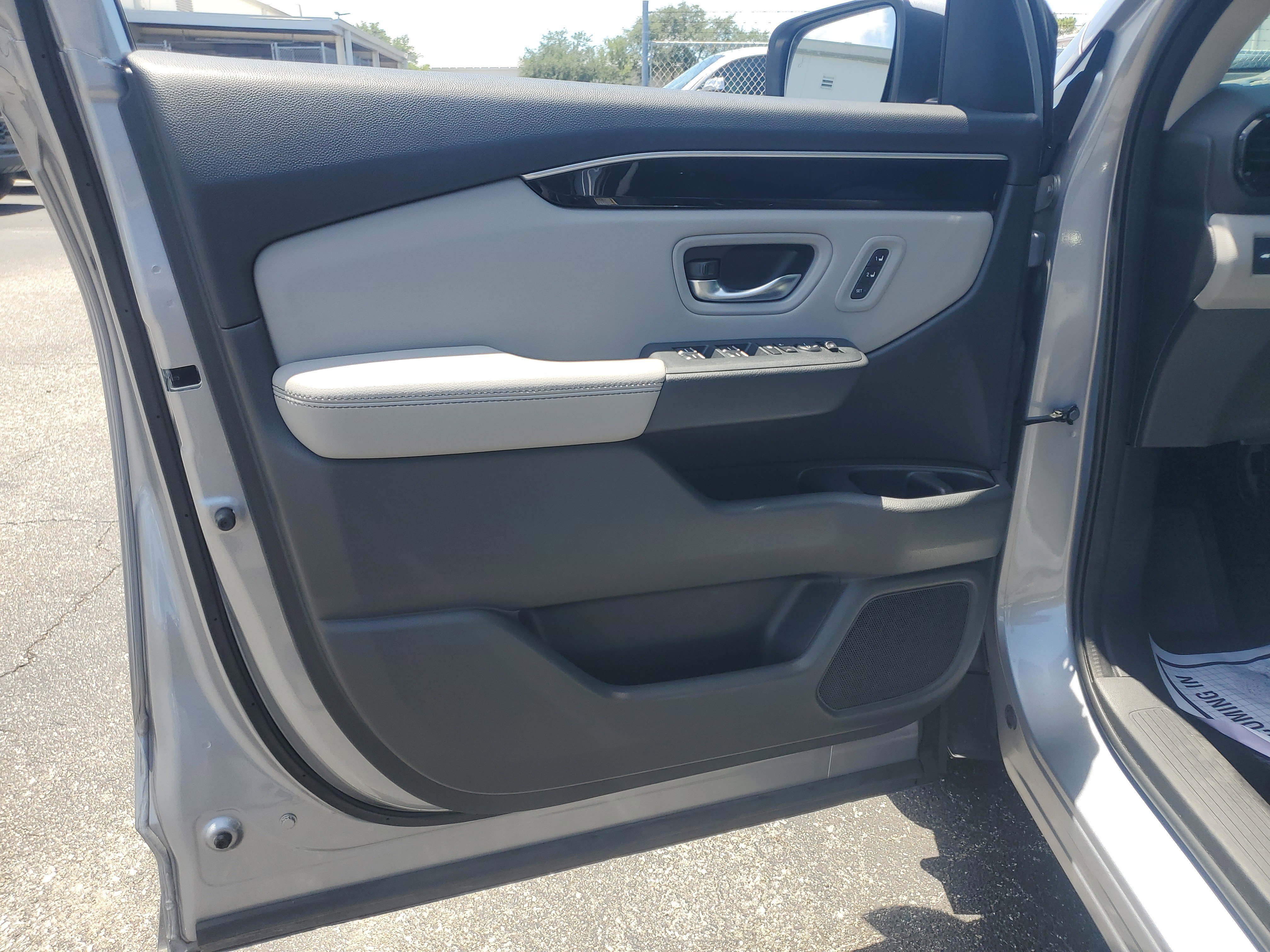 Used 2023 Lunar Silver Metallic Honda Touring image 21