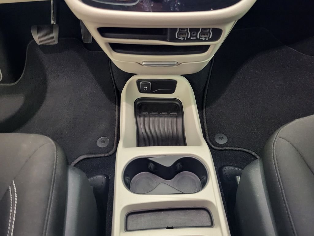Used 2024 White Chrysler LX image 30
