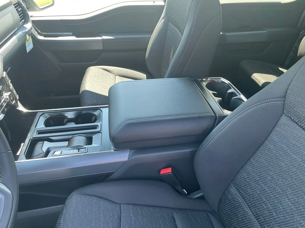 Used 2026 Oxford White Ford XLT image 26