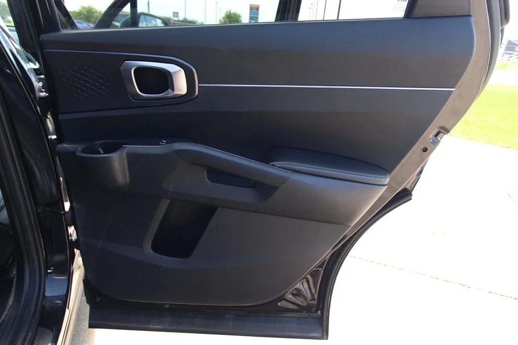 Used 2024 Black Kia S image 41