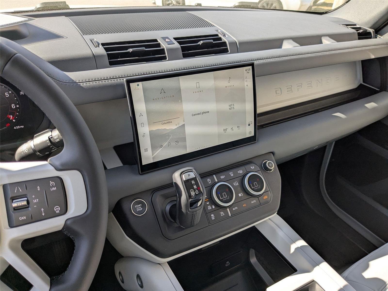 Used 2025 Fuji White Land Rover X-Dynamic SE image 20