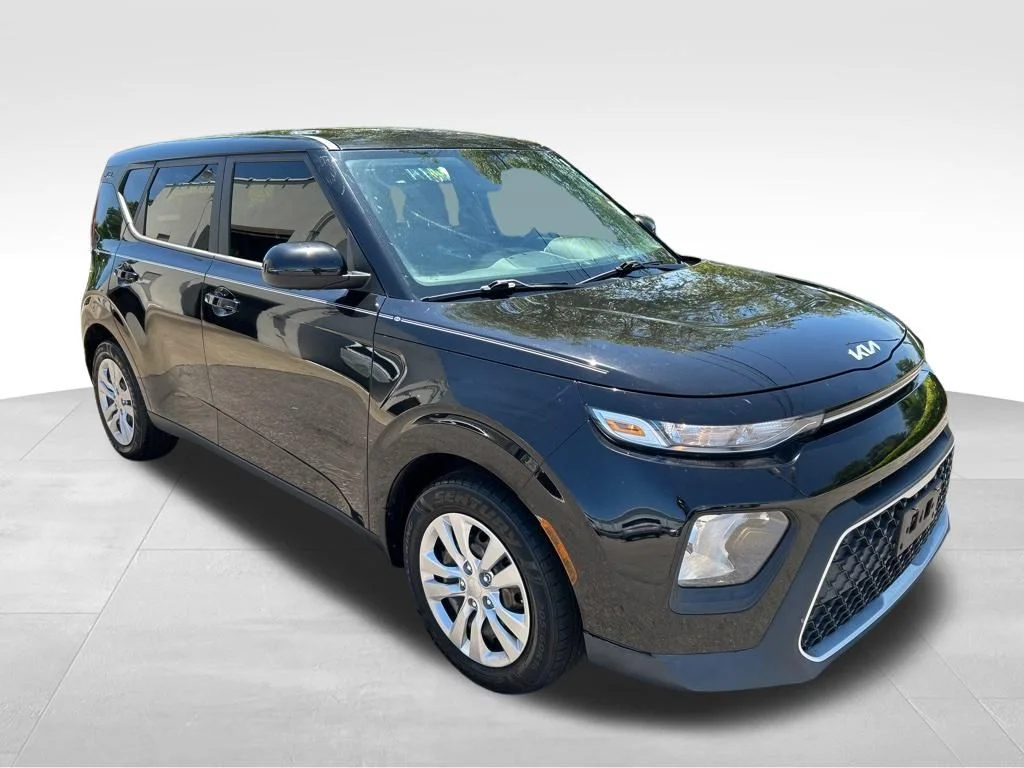 Used 2022 Black Kia LX image 11