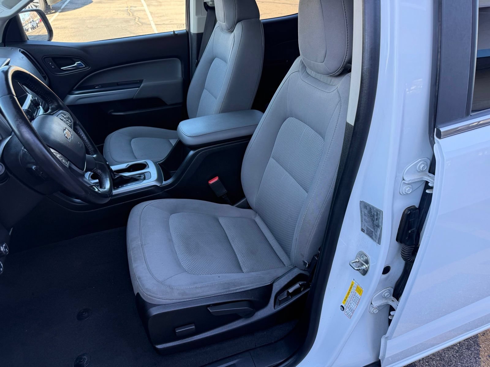 Used 2020 SUMMIT WHITE Chevrolet 4WD LT image 26