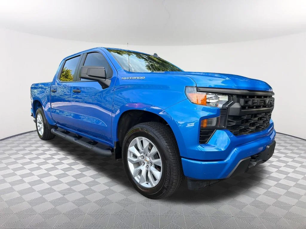 Used 2025 Blue Chevrolet Custom image 3