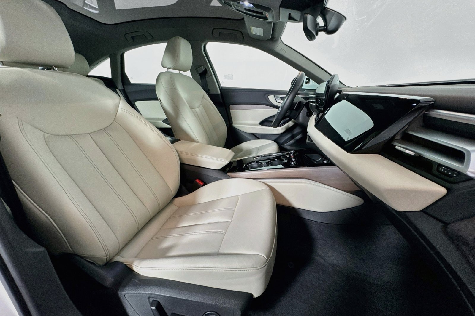 Used 2025 Arkona White Audi Premium image 25