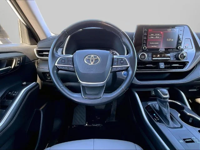 Used 2022 Beige Toyota Bronze Edition image 8