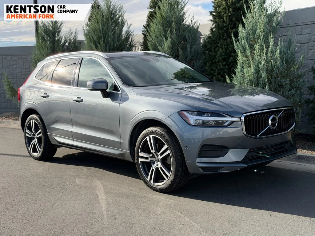 Used 2019 Gray Volvo T6 Momentum image 10