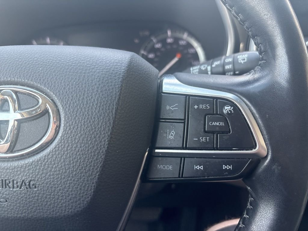 Used 2021 Blizzard Pearl Toyota XLE image 17