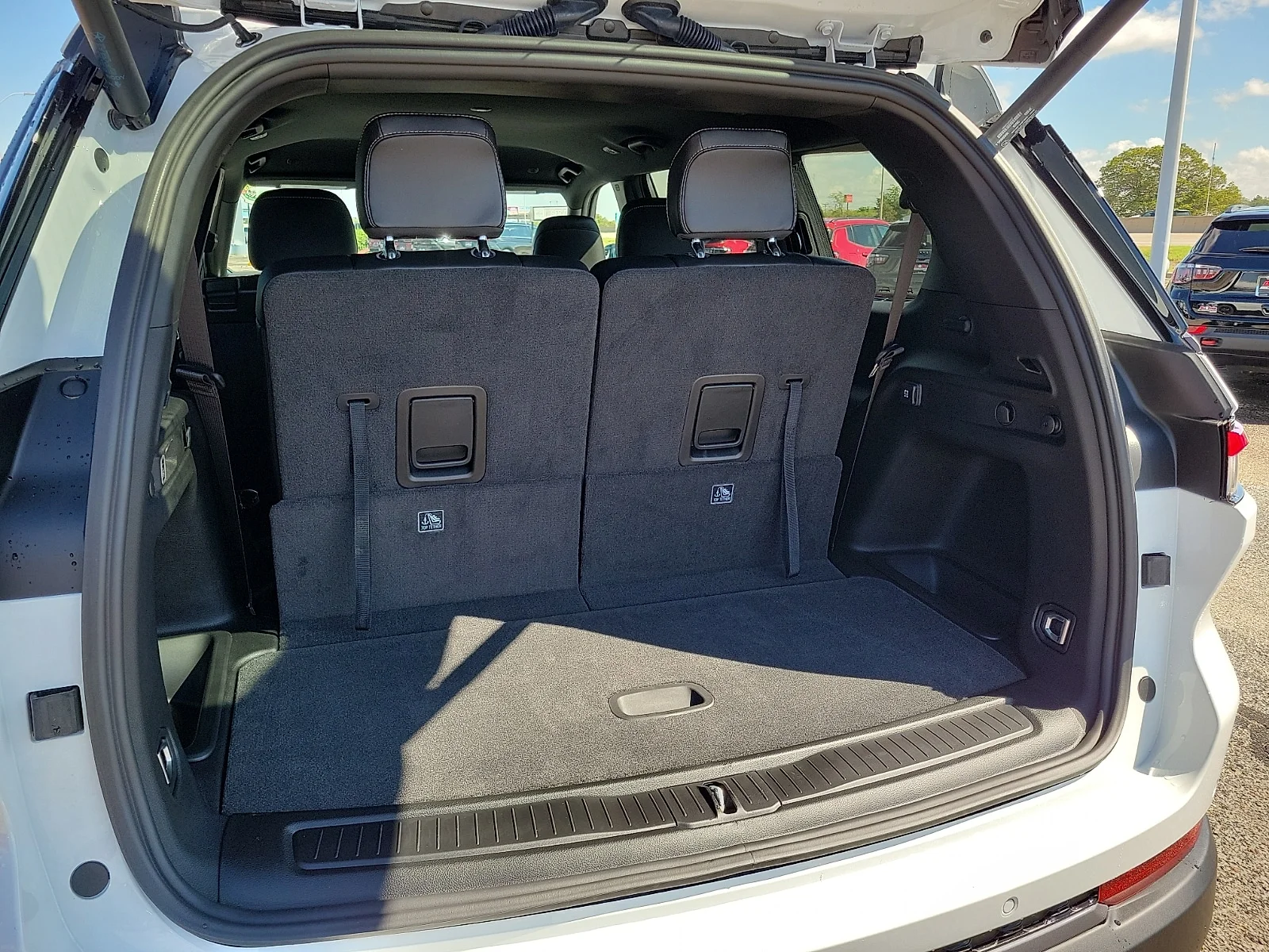 New 2027 Bright White Jeep L LAREDO ALTITUDE 4X2 image 8