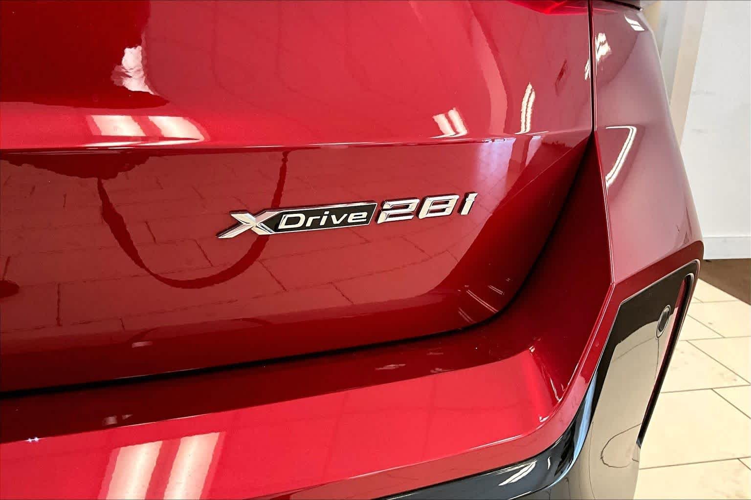 Used 2026 Vegas Red Metallic BMW xDrive28i image 9