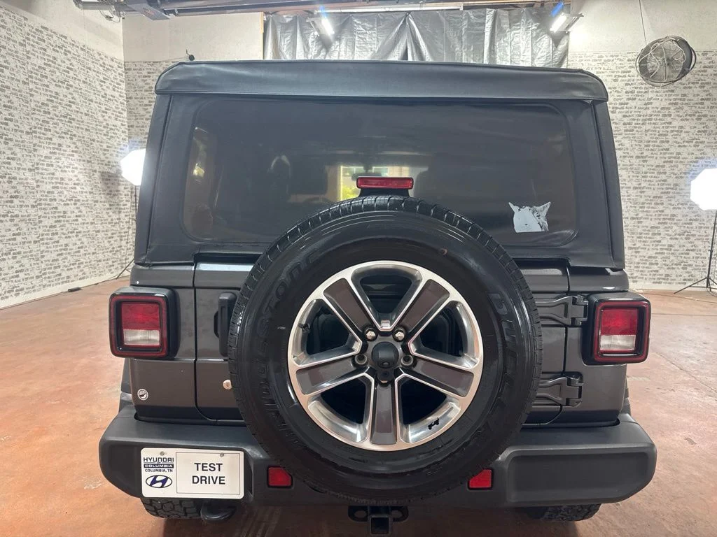 Used 2020 Granite Crystal Metallic Clearcoat Jeep Unlimited Sahara image 6