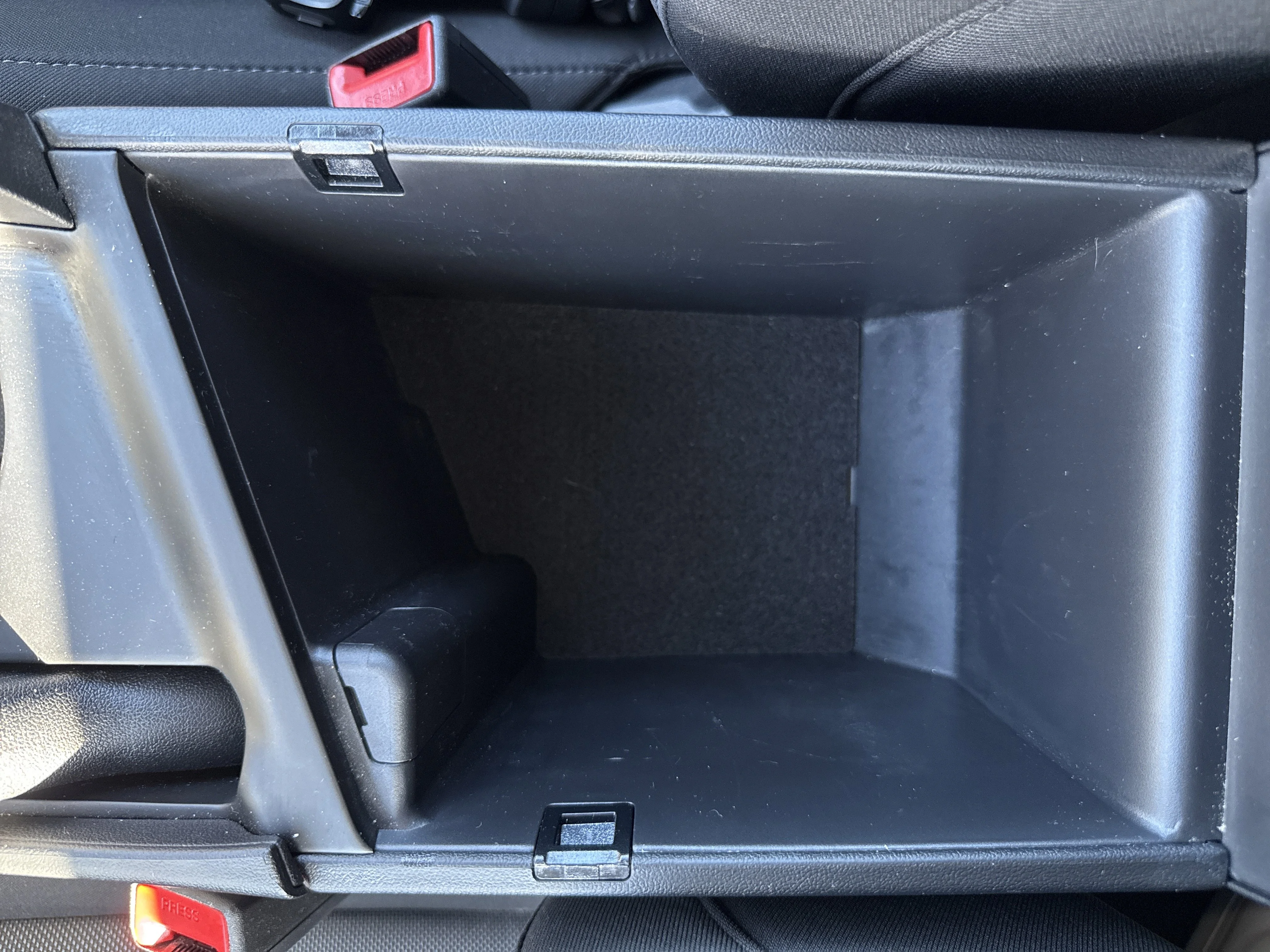 Used 2025 Fluid Metal Hyundai SE image 15