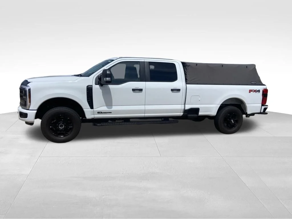Used 2025 White Ford XL image 30