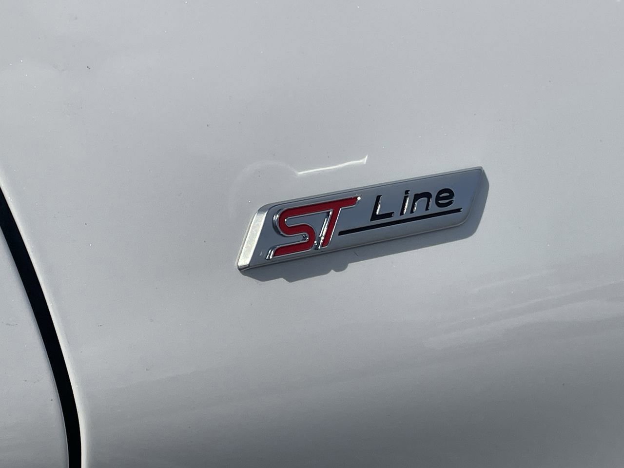 New 2026 Star White Metallic Tri-Coat Ford ST-Line image 9
